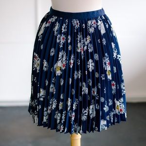 SALE Last chance! EXPRESS floral pleated skirt
